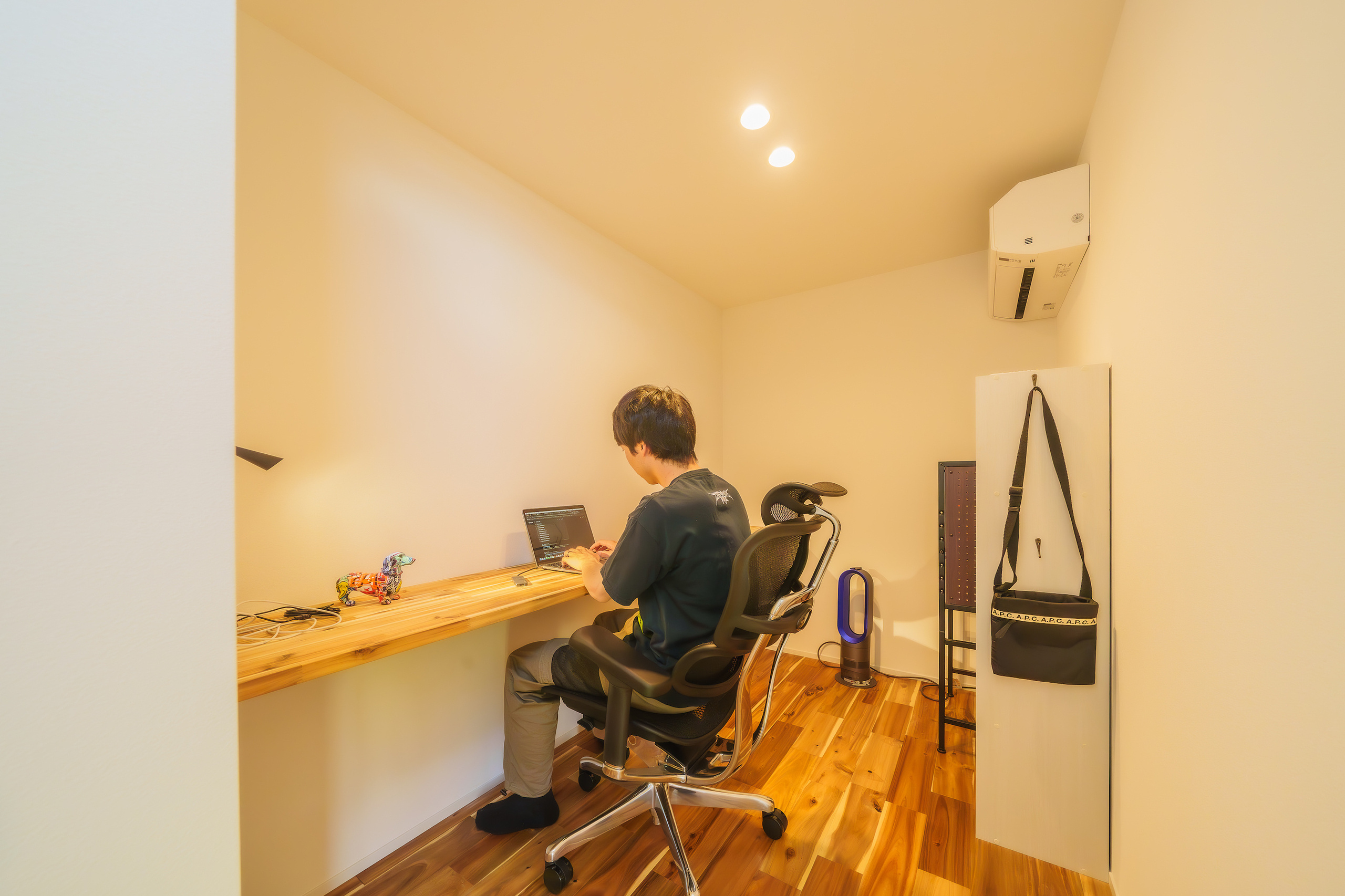 仕事スペースはオンラインワークも可能